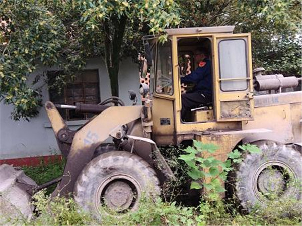 美化环境凝人心 雨中坚守显真情——隆山科峰公司党支部开展主题党日活动6.jpg