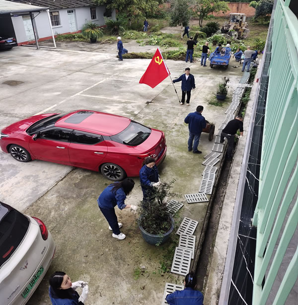 美化环境凝人心 雨中坚守显真情——隆山科峰公司党支部开展主题党日活动5.jpg 美化环境凝人心 雨中坚守显真情——隆山科峰公司党支部开展主题党日活动5.jpg